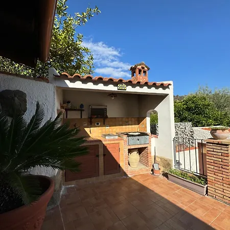 Villa Sicilian, Taormina Savoca