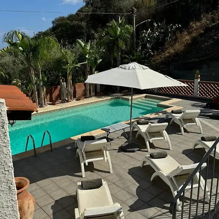 Siciliana Taormina Oasi Di Relax Savoca