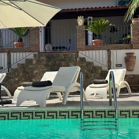 Siciliana Taormina Oasi Di Relax Savoca